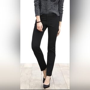 NWT Banana Republic Women's The Sloan Crop Black, Size 2